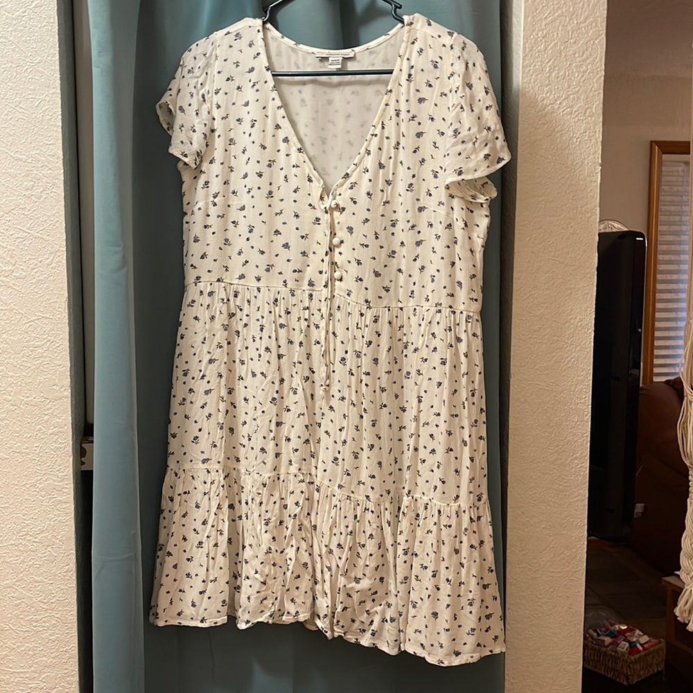 american eagle white flowy floral dress